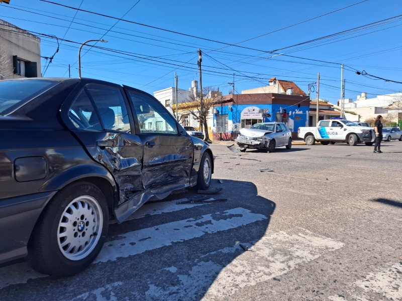 Fuerte choque en el semforo de Coln y Alsina